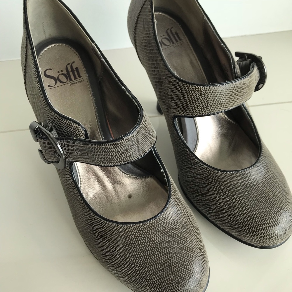 Sofft pumps with buckle